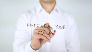 Senin geleceğin güçlendirin, cam üzerinde yazılı adam