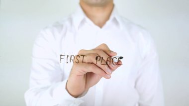 Birincilik, cam üzerinde yazılı adam