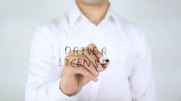 Licencia de conducir, Hombre escribiendo en vidrio —  Fotos de Stock