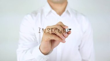 Güvensiz, adam cam üzerine yazma