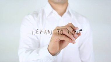 Öğrenmek seviyorum, cam üzerinde yazılı adam için