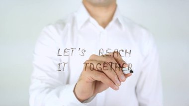 Hadi başlayalım ulaşmak, cam üzerinde yazılı adam