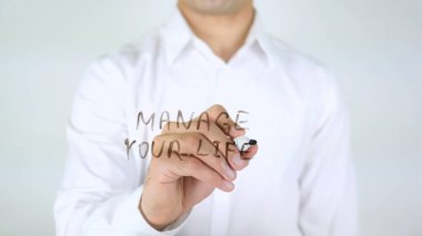 Yönetmek senin hayat, cam üzerinde yazılı adam