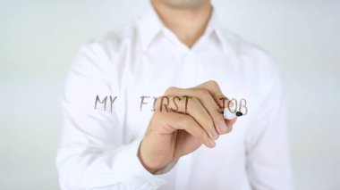 İlk iş, adam cam üzerine yazma