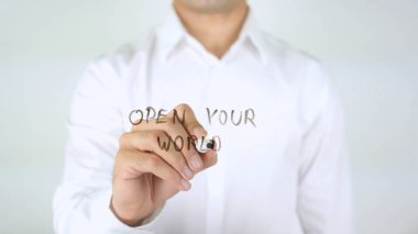 Senin dünyan açın, cam üzerinde yazılı adam