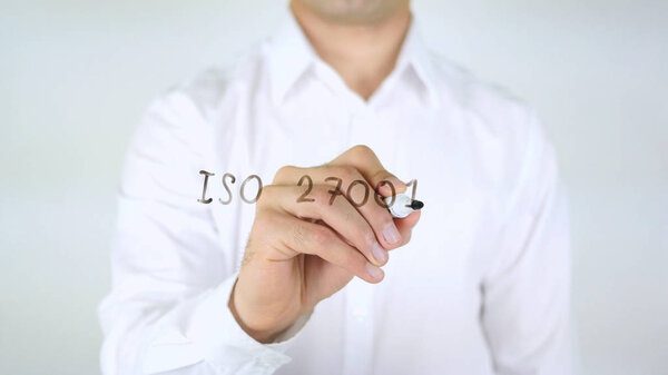 ISO 14001, Человек пишет на стекле
