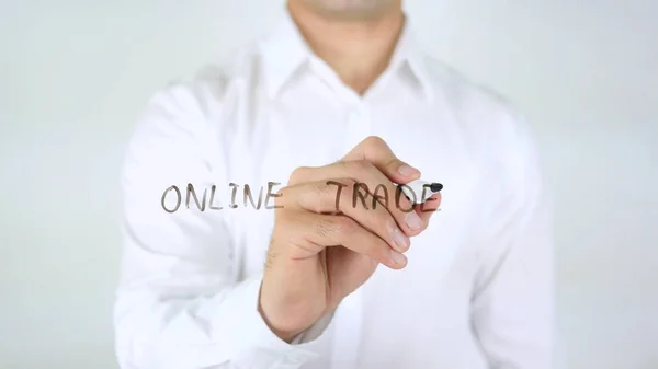 Інтернет-торгівля, написання людини на склі — стокове фото