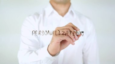 Kişiselleştirme, adam cam üzerine yazma