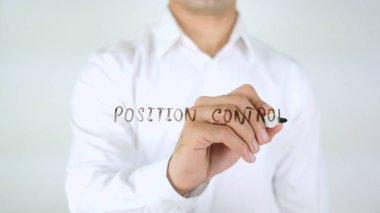 Denetimi, cam üzerinde yazılı adam