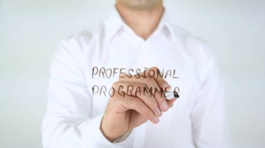 Profesyonel programcı, adam cam üzerine yazma