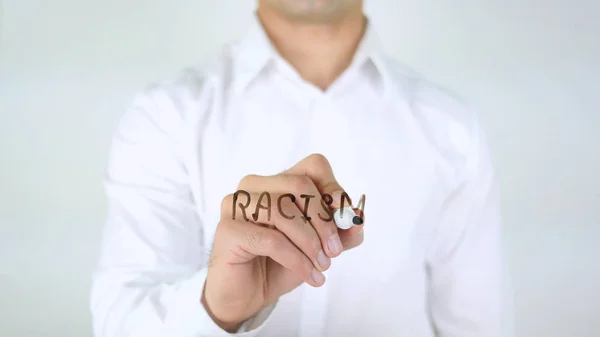 Расизм, человек, пишущий на стекле — стоковое фото
