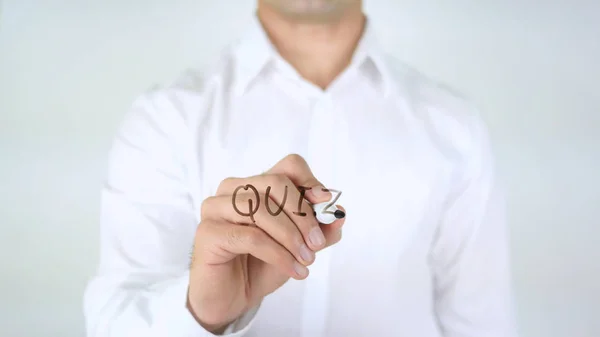 Quiz, Hombre escribiendo en vidrio —  Fotos de Stock