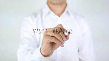 Yurtdışı eğitim, cam üzerinde yazılı adam