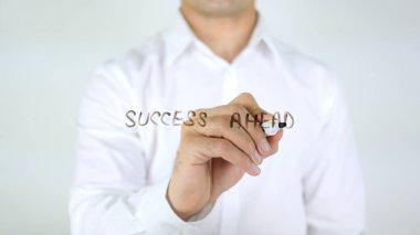 Başarı devam et, adam cam üzerine yazma