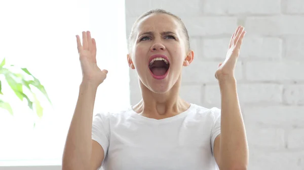 Screaming Loud Beautiful Young Woman, Portrait — Stock Photo, Image