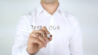 Testimizi, cam üzerinde yazılı adam