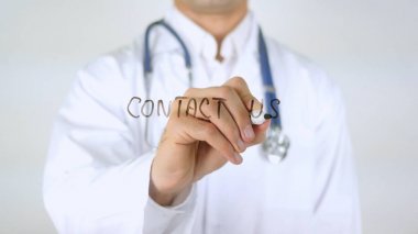 Bize ulaşın, cam üzerinde yazılı doktor