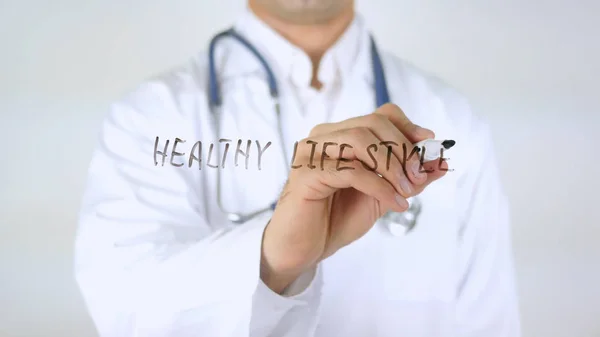 Gezonde levensstijl, dokter schrijven op glas — Stockfoto