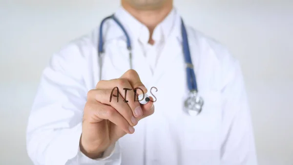 AIDS, dokter schrijven op glas — Stockfoto