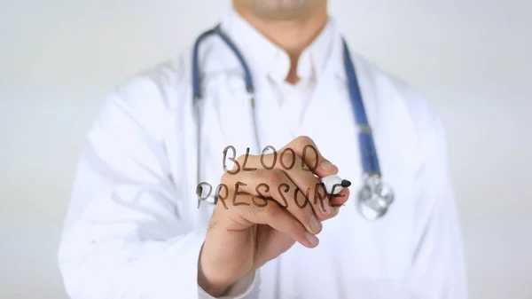 Pressão arterial, Doutor Escrevendo em Vidro — Fotografia de Stock