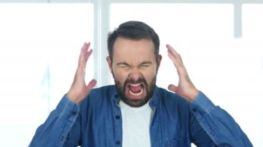 Çığlık Loud, dostum deli gidiyor sakal