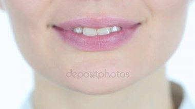 Yakın Up G gülümseyen, beyaz arka plan