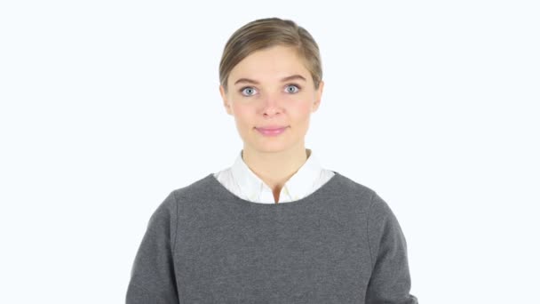 Uitnodigend gebaar door jonge vrouw, witte achtergrond — Stockvideo