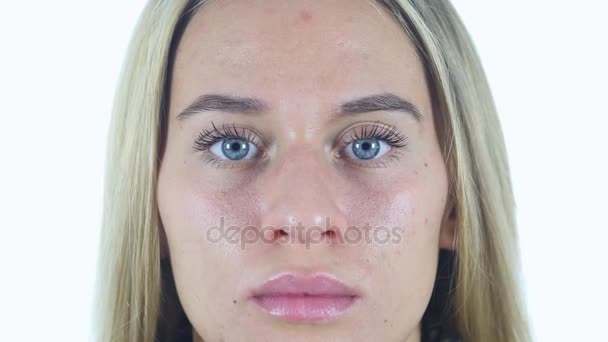 Close Up of Serious Girl Face, Fundo branco — Vídeo de Stock