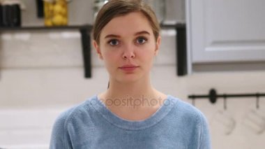 Yüksek sesle, çığlık öfkeli adam deli sorunları gidiyor