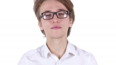 Kabul etmek için Evet kafa sallayarak gözlüklü adam portresi