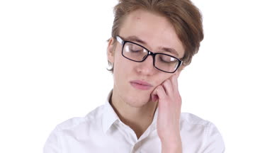 Jest beyaz arka plan üzerinde uyku gözlüklü adam