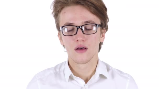 Gözlük öksürük, boğaz enfeksiyonu adam portresi — Stok video