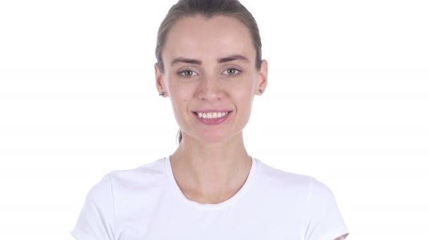 Portrét středního věku usmívající se žena při pohledu na fotoaparát v úřadu — Stock video