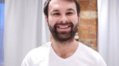 Müşterilerle konuşurken iş yerinde, görüntülü sohbet