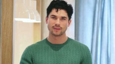 Genç Afro-Amerikan adam, portre iyi işareti