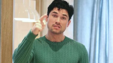 Kızgın, mücadele ve Afro-Amerikan adam, portre bağırıyor