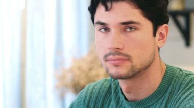 Kafa, hayır genç Afro-Amerikan adam tarafından sallayarak yakın çekim