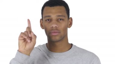 Afro-Amerikan adam çöp için parmak sallayarak portresi
