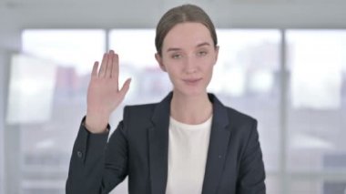 Video Sohbeti yapan Güzel Genç İş kadınının Portresi