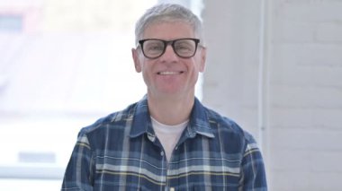 Rastgele Orta Çağ Adamı 'nın Portresi Titreyen Kafa' yla Evet Diyor