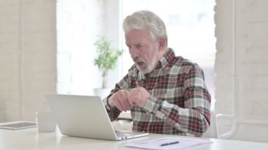 Şok YaşIı Adam Başarısızlığa Karşı Tepki Veriyor