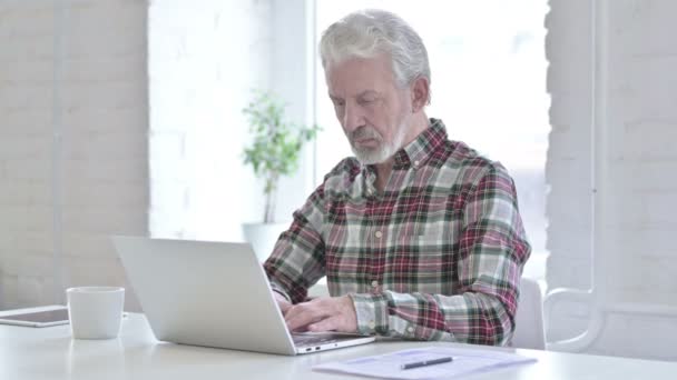 Attractive Casual Old Man saying No by Finger in Office — Stock Video