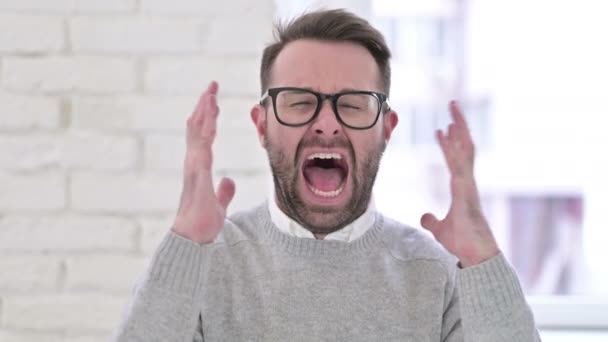 Portrait of Screaming Upset Creative Man Shouting Loud — Stock Video