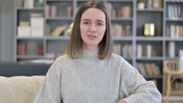 Öfkeli Genç Kadın 'ın Portresi — Stok video