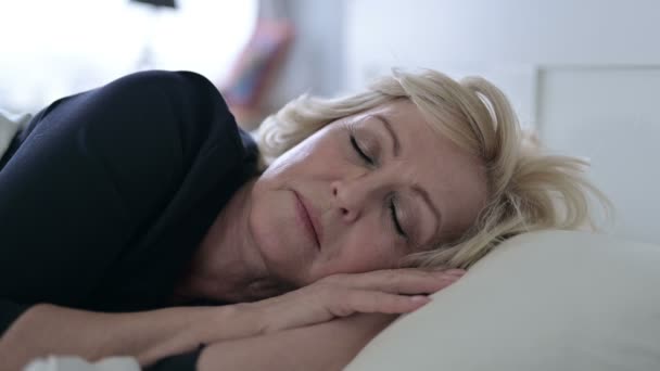 Close up of Old Woman Sleeping in Bed — Stock Video