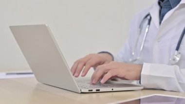 Bilgisayarda Doktor Daktilo 'yu kapat