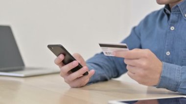 Akıllı Telefondan Kredi Kartı Ödemesi Yazan: