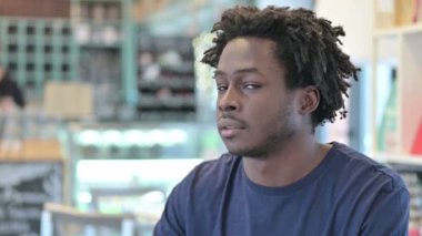 Umut Dolu Afrikalı Adam 'dan Başparmağın Portresi 