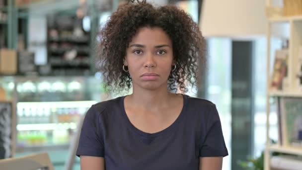 Portrait of Cheerful Young African Woman Clapping — Stock Video