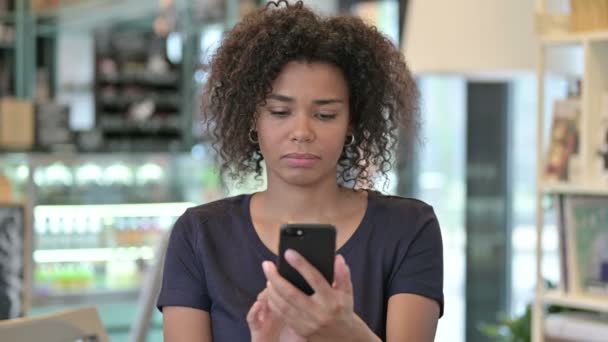 Portrait of Smartphone use by Young African Woman — Stock Video